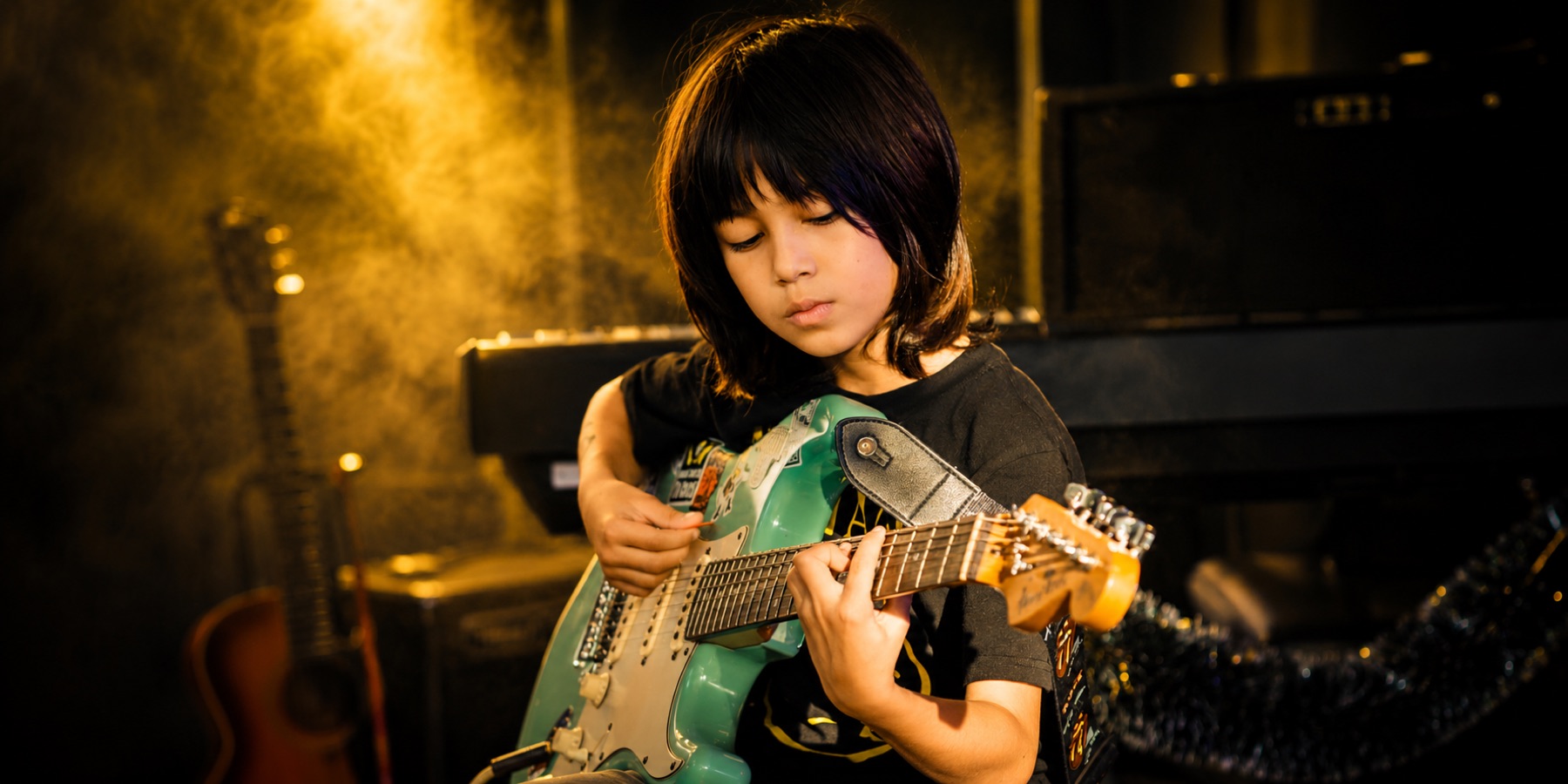 Guitar, bass, and ukulele lesson at Soundskool