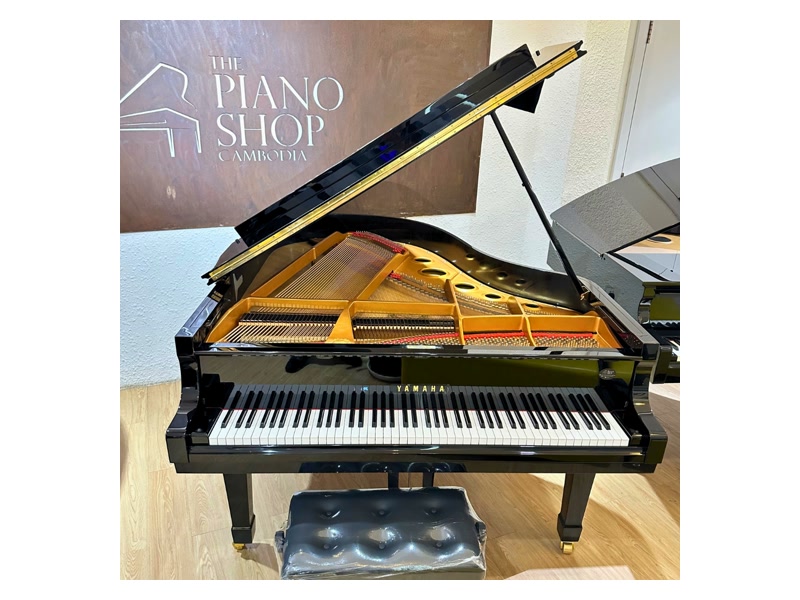 Yamaha C3B Grand Piano